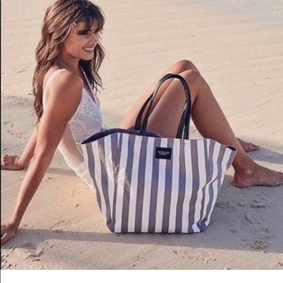 NWT! Victoria’s Tote Striped Tote - Picture 2 of 6